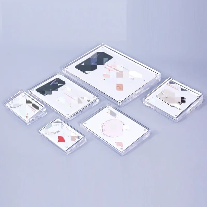 1 pz. Porta Cartellini Magnetico in Acrilico Inclinato, Espositore da Tavolo per Menu, Nomi, Prezzi e Etichette