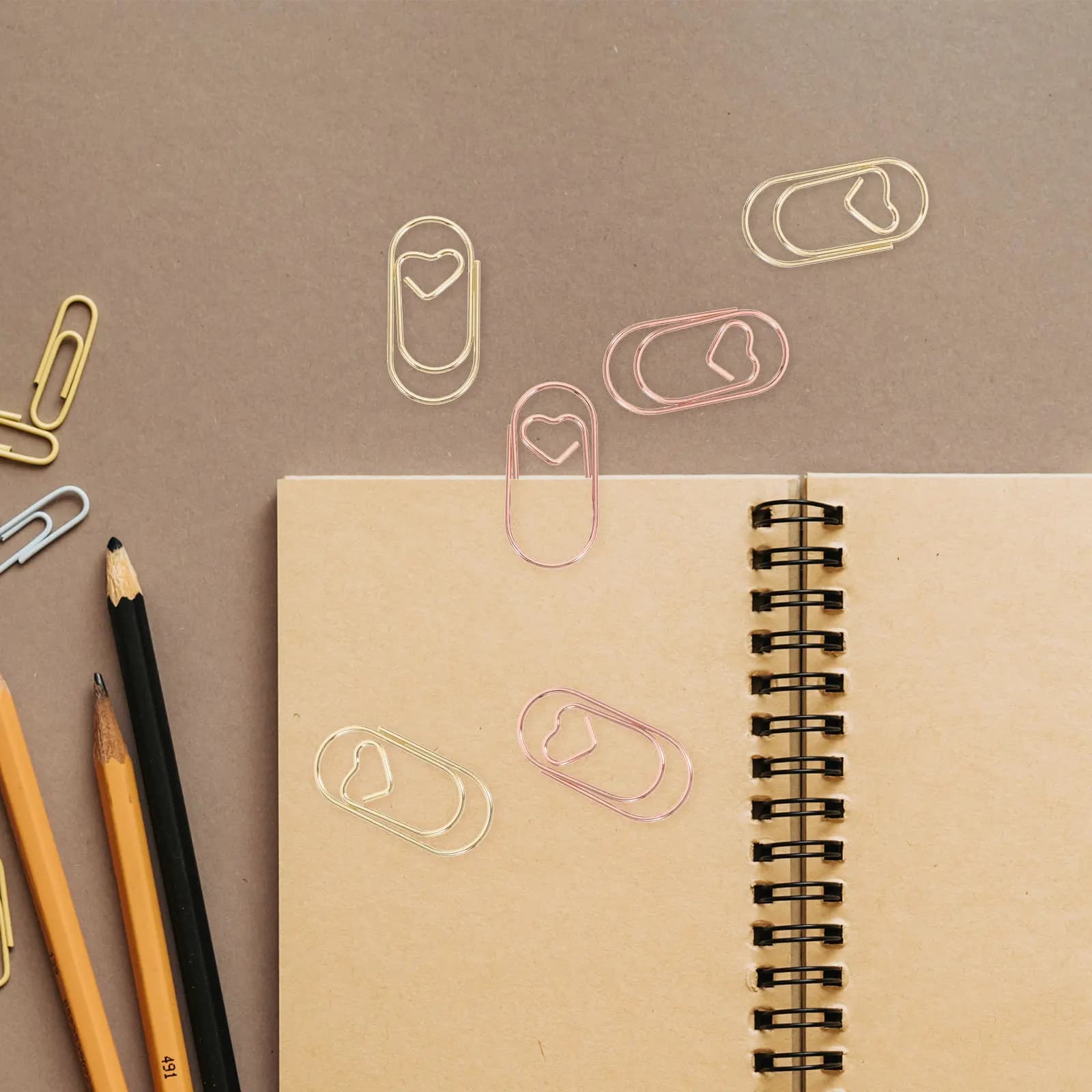 30 Pezzi Fermagli a Forma di Cuore in Metallo, Decorativi per Ufficio, Documenti, Planner, Quaderni, Calendari, Scrapbook, Fai-da-Te, Segnalibri, Foto