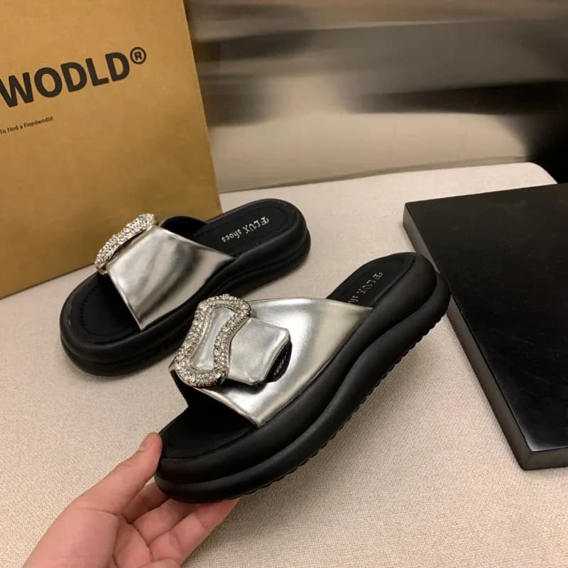 Pantofole incrociate con strass nuove scarpe Slip-on da donna estive con suola in microfibra