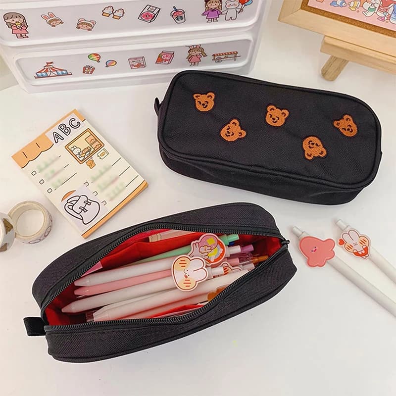 1 pezzo di astuccio per matite in tela con ricamo orso Kawaii, astuccio per penne, regalo per bambini, cancelleria cosmetica, forniture per studenti