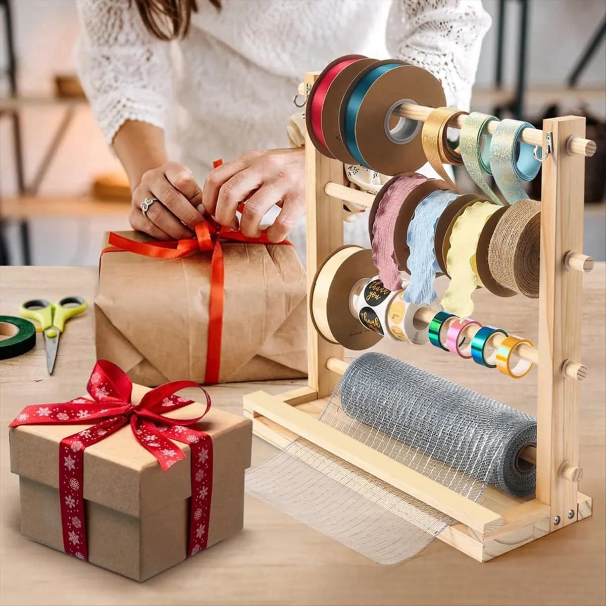 *AIMA Porta nastro in legno a 4 livelli Porta bobina per nastro Espositore per riporre oggetti Supporto per nastro artigianale per organizzatore di nastri per sala artigianale