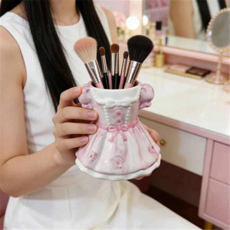 Bow princess dress makeup brush storage bucket office pen holder ins girls bedroom decoration desktop storage pendulum