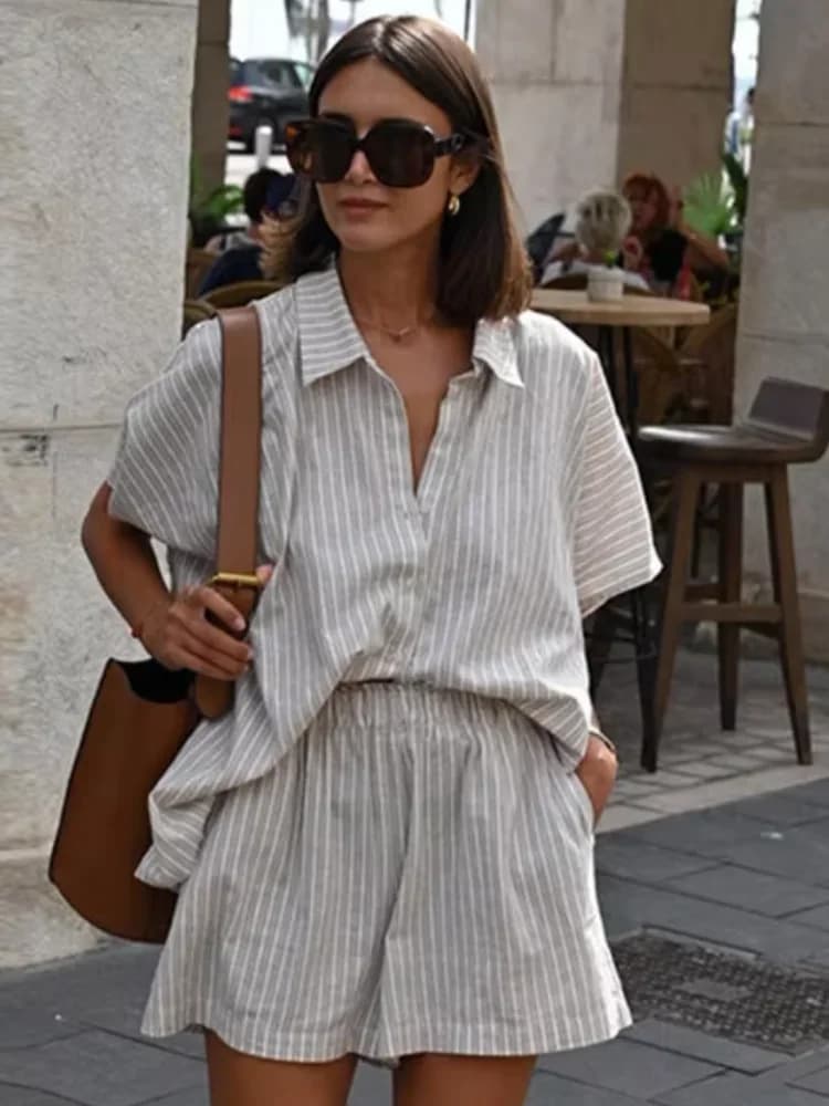 Camicia ampia da donna in cotone e lino a righe eleganti, pantaloncini, abiti alla moda, mezze maniche, pantaloncini a vita elastica, outfit estivo da donna