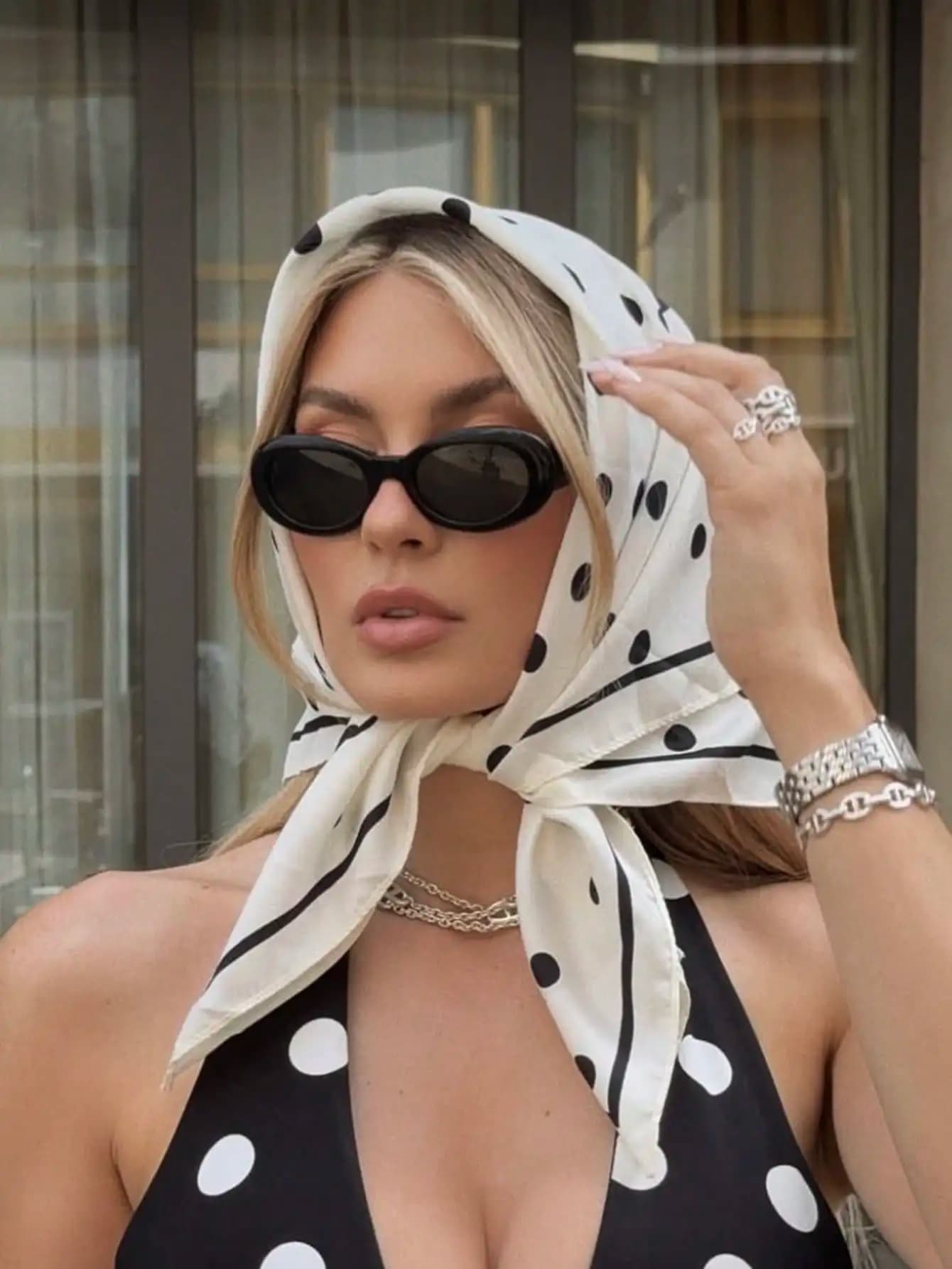 1 pezzo di sciarpa quadrata casual con stampa a pois da 70 cm, nuova bandana primaverile/autunnale per donna, cintura versatile, fascia per capelli, copricapo, foulard alla moda