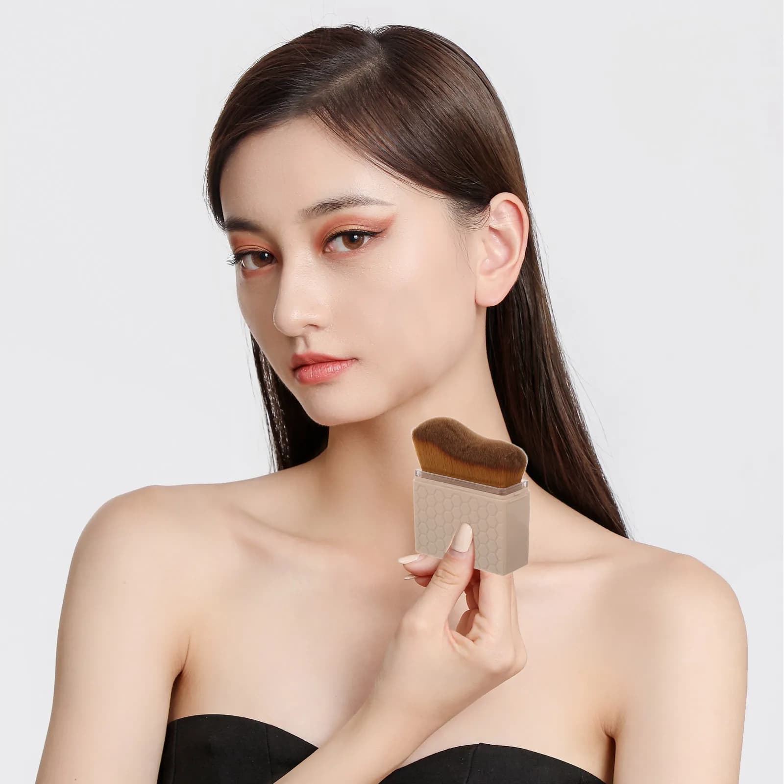 Wave Design Self Tanning Brush Portable Compact with Cap for Even Body Face Bronzer Foundation Makeup Applicator