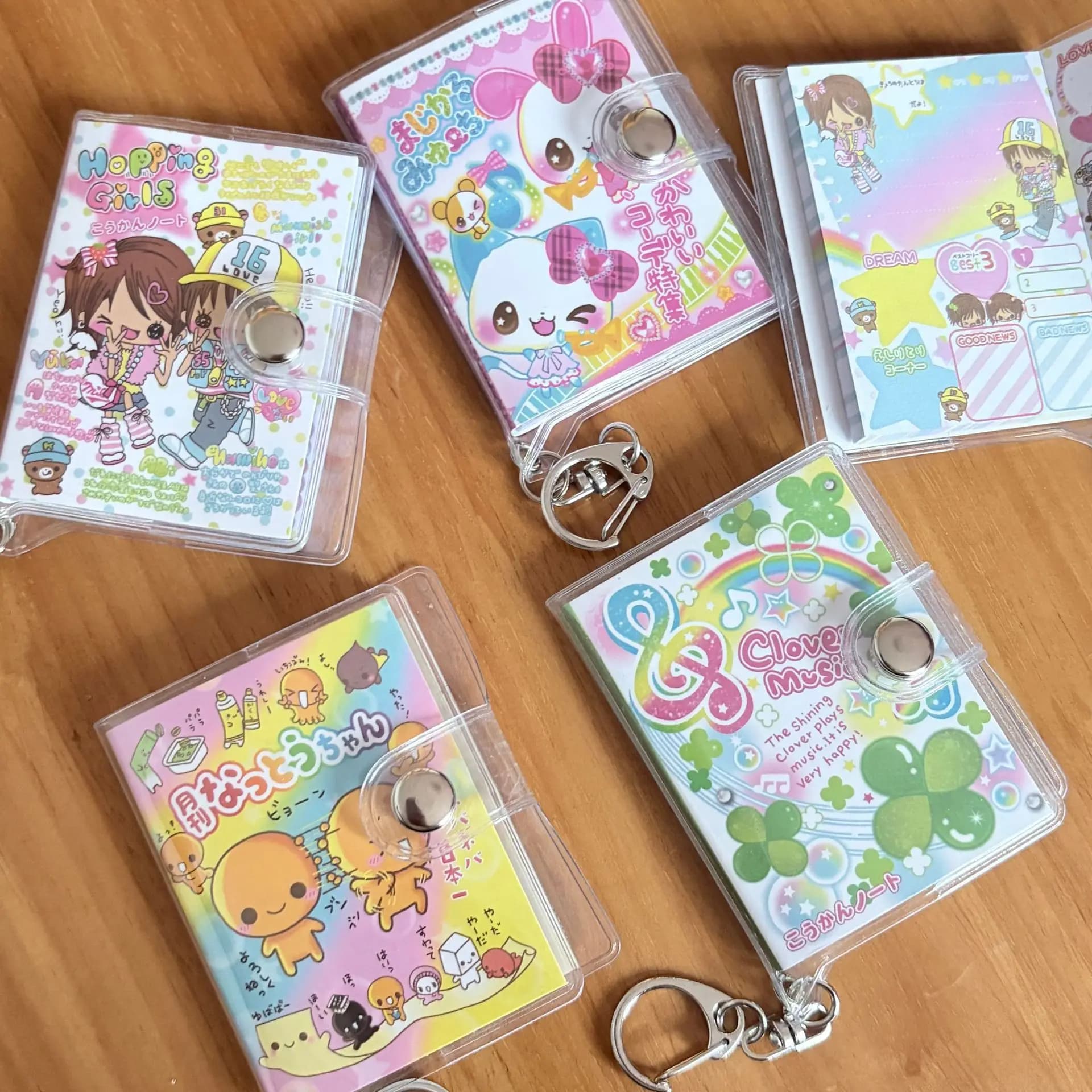 1 pz. Quaderno con ciondolo a quadrifoglio in PVC, stile cartone animato, simpatico diario mini con fibbia per ragazza, articoli di cancelleria per studenti e scuola