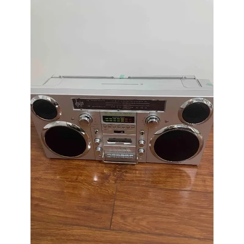 Lettore CD e Registratore a Cassette Multifunzione Vintage con Radio AM/FM e Altoparlante Bluetooth ad Alta Potenza per Esterni
