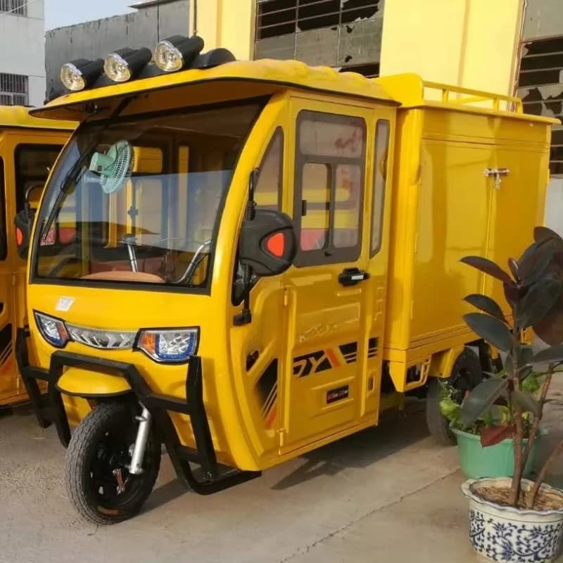 Macchina per lavaggio auto a vapore mobile a tre ruote per lavaggio auto porta a porta, inclusa aspirapolvere a vapore acqua fredda