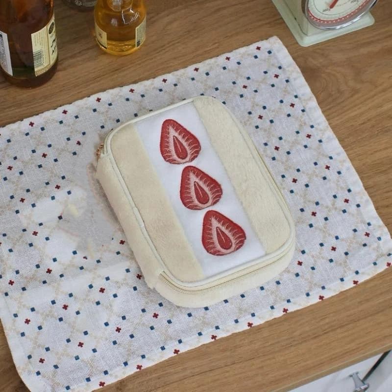 Simpatico astuccio per matite ricamato con fragole, scatola per penne portatile per cancelleria, borsa multifunzionale per trucco di grande capacità