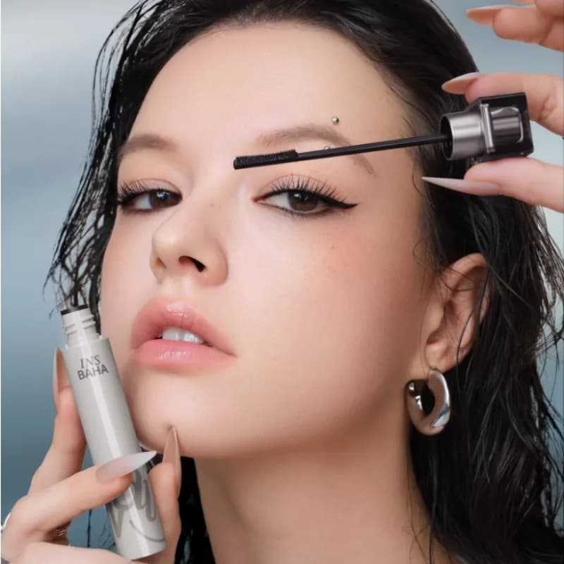 Mascara Wave Effect - Volume and Length Intense, Fine Brush to Define and curl, Waterproof Mascara and Anti-Watch for All Day