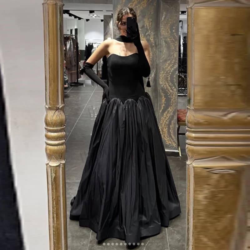 Abiti da sera senza spalline personalizzati Nastri Una linea Abito da ballo Glamorous Abiti da festa eleganti a pieghe