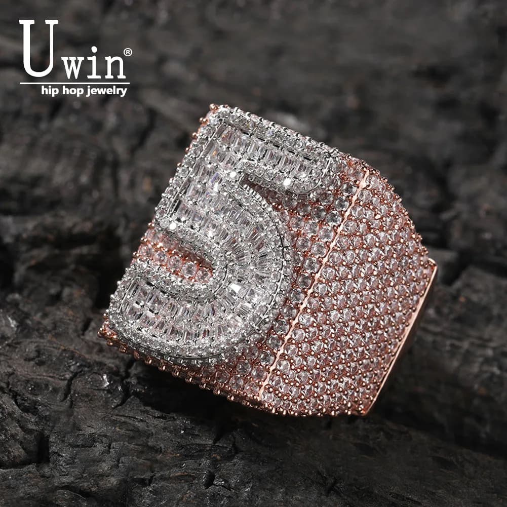 Anelli Personalizzati Uwin Big Square con Tipografia di Lusso, Completamente Tempestati di Zirconia Cubica AAA+, Gioielli Personalizzati Stile Rapper