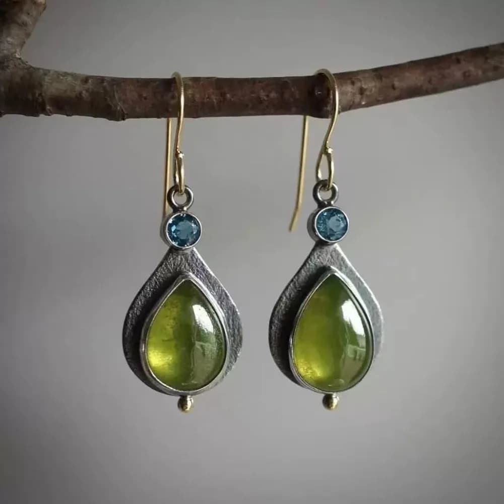 Retro water drop-shaped emerald earrings fashion personality light luxury high-end women's earrings
