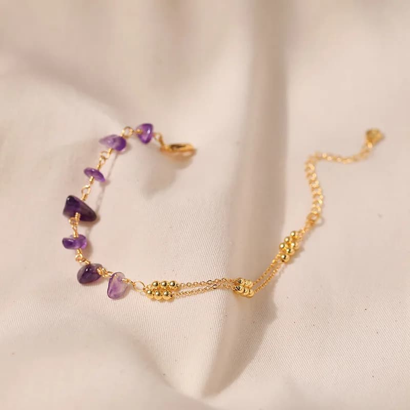 Nuovo design di giunzione in pietra schiacciata di cristallo naturale viola, perline di transito, catena a sfere rotonde placcata con bracciale in vero oro 18 carati