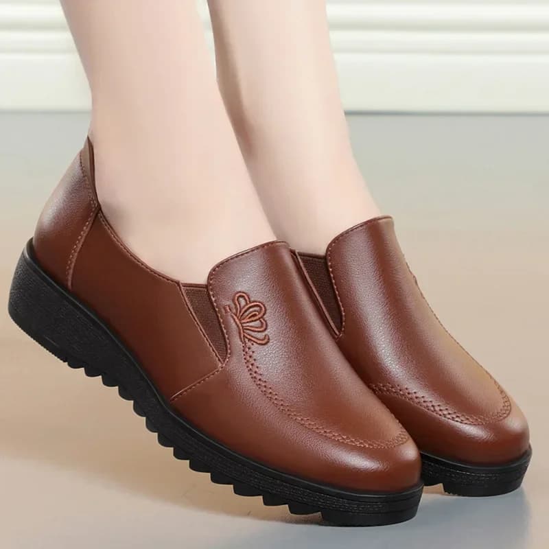 Mocassini in morbida pelle slip on comodi e traspiranti da 3 cm Primavera 2025 Bocca superficiale Scarpe basse da donna Mocassini da guida per la mamma