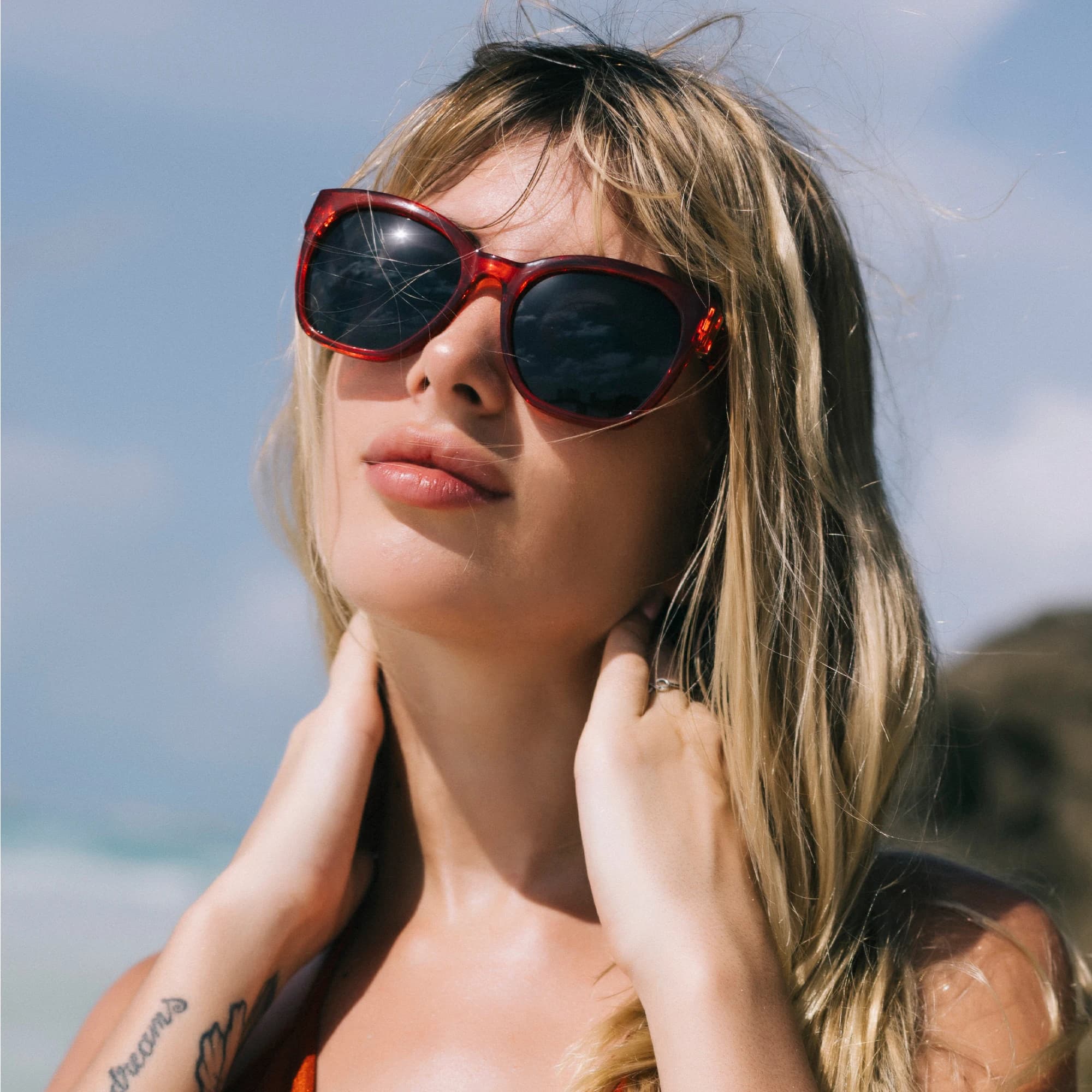 ZENOTTIC Polarized sunglasses with original thick butterfly frame for women Sunglasses with robust UV400 protection