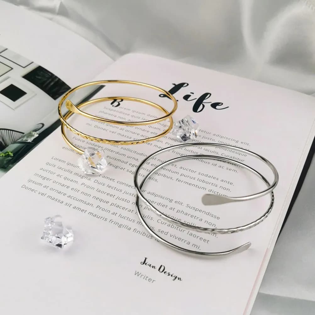 Set di 3 Bracciali in Metallo Regolabili, Leggeri, Aperti per Braccio Superiore, Gioielli Eleganti e Affascinanti per Donne