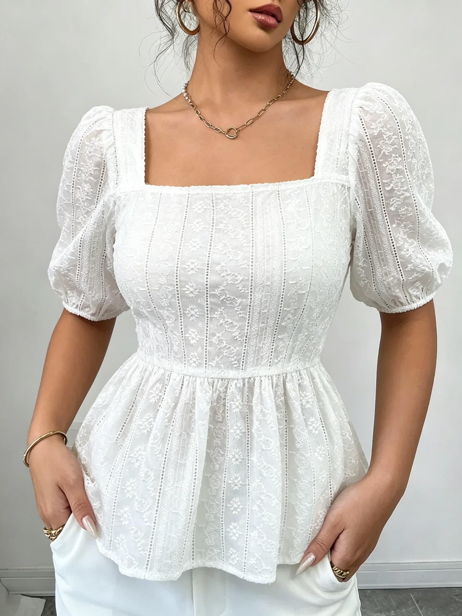 Camicetta da donna con occhielli, scollo quadrato, maniche a sbuffo, ricamata, top corto con peplum, casual ed elegante, per la primavera-estate, da indossare tutti i giorni