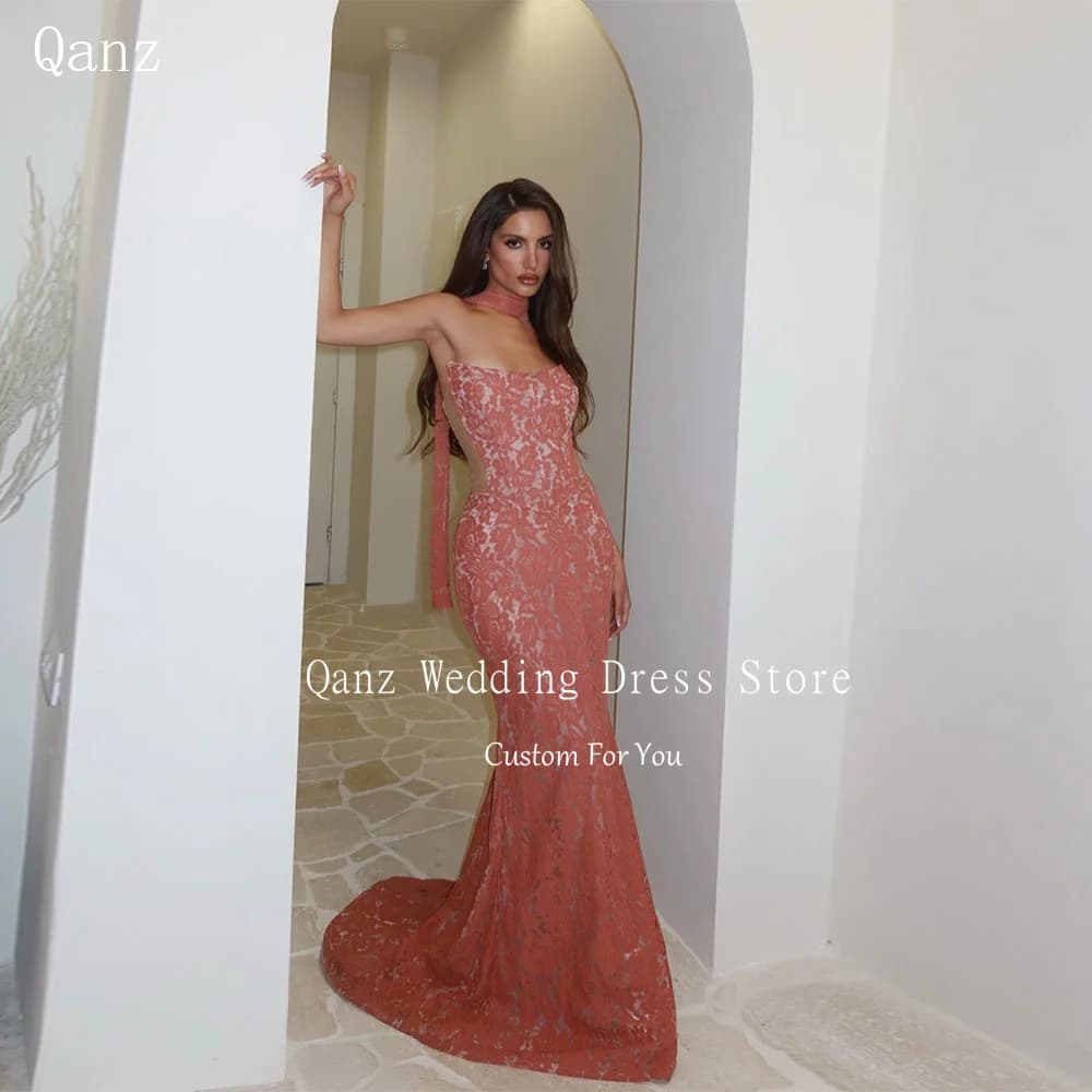 Qanz Abito da sera in pizzo rosso corallo chic Abiti senza spalline a sirena per gli invitati al matrimonio Abito da ballo con corsetto a nastro personalizzato