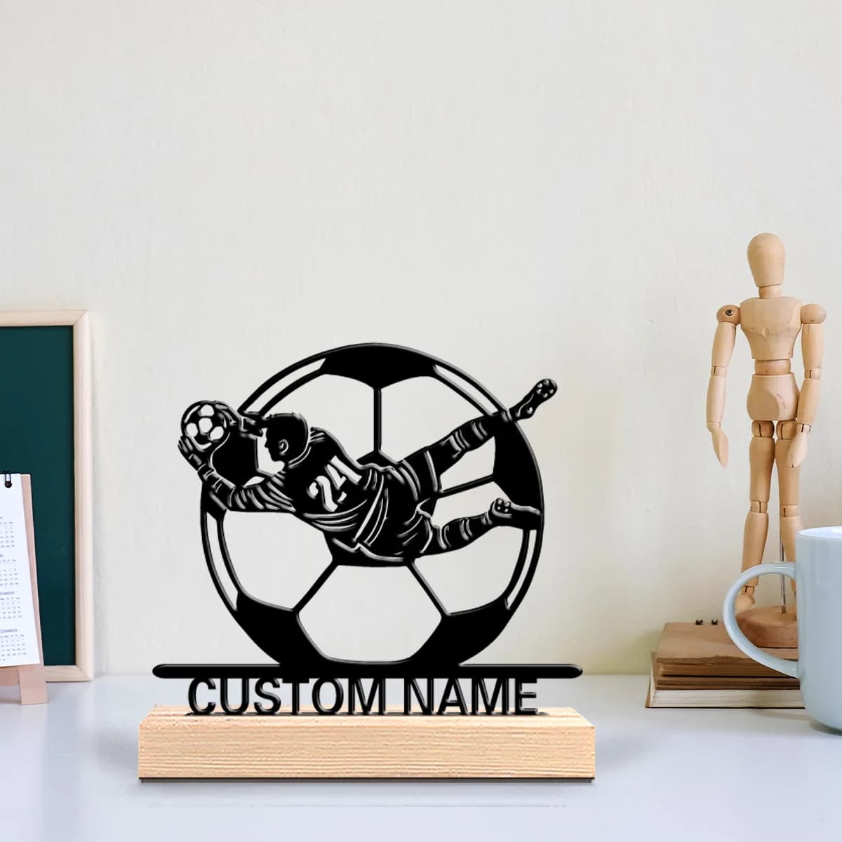 Statua in Metallo Personalizzata a Forma di Pallone da Calcio, Scultura Intricata da Tavolo con Base in Legno, Perfetta per Sale di Meditazione