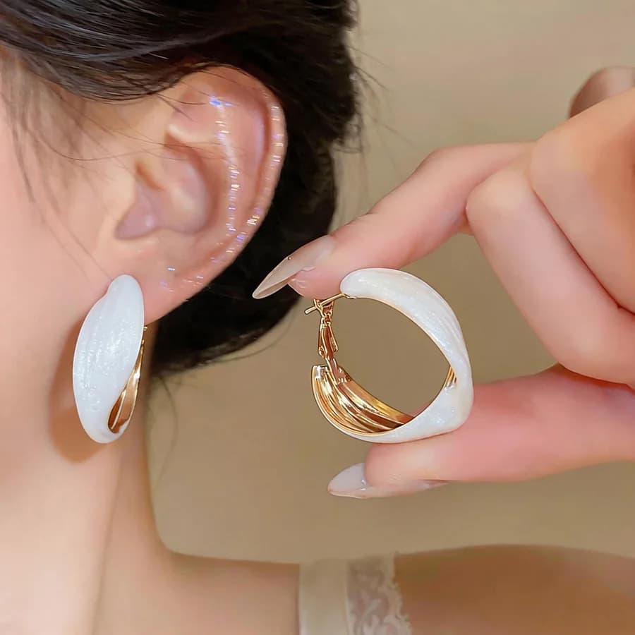 New White Dripping Oil Twisted Hoop Earrings for Women Minimalist Chunky Huggie Earrings Fashion Punk Jewelry Daily Party