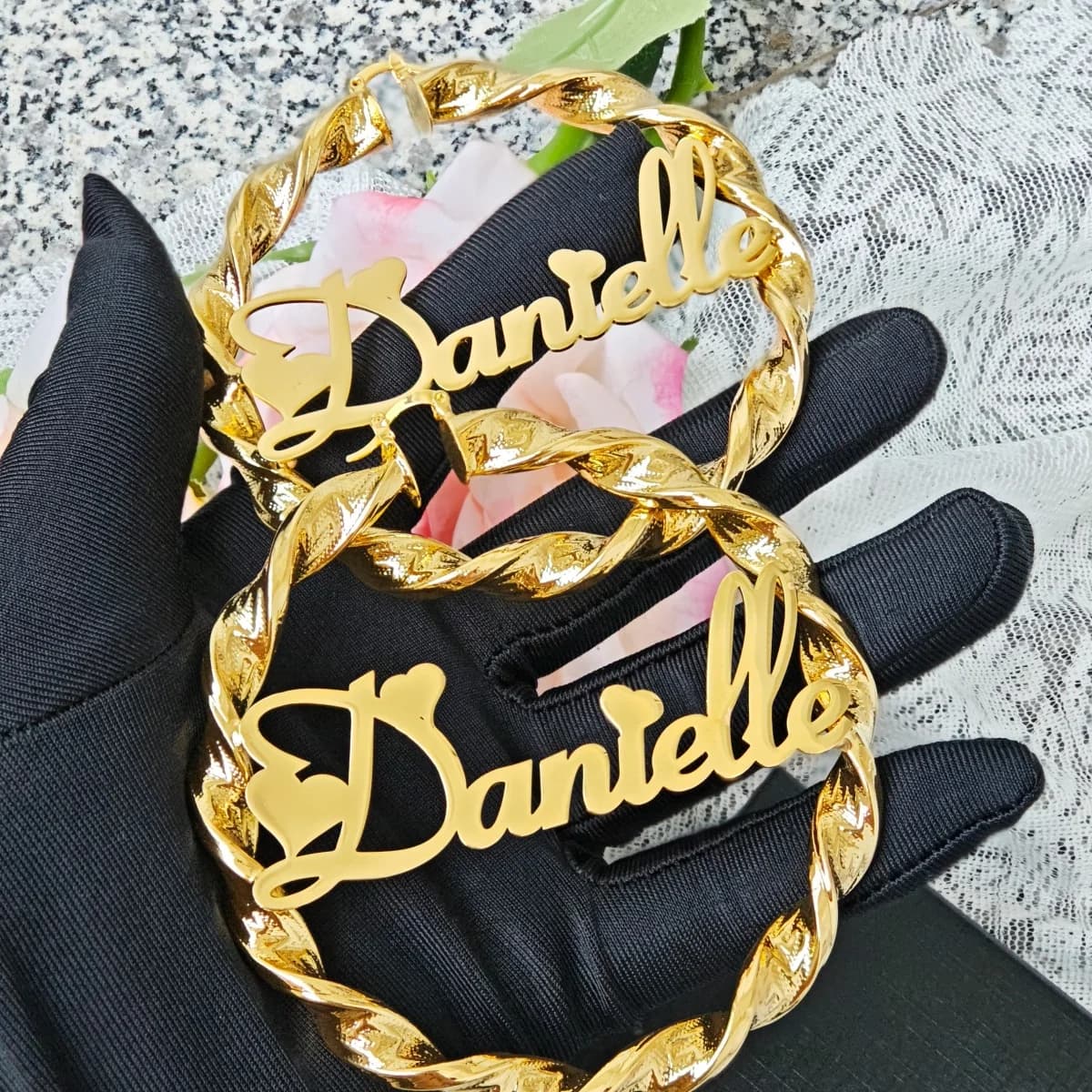 Orecchini personalizzati in acciaio inossidabile Orecchini con nome Orecchini con testo personalizzato Modello cartone animato personalizzato Accessori per la decorazione natalizia