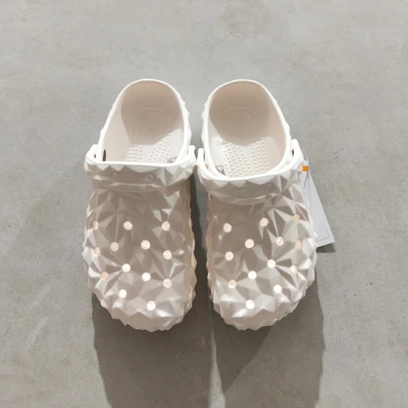 Summer Bestsellers: Couples' Holey Slippers, Breathable Durian-Headed Sandals for Men and Women, Outdoor Beach Casual Flip-Flops