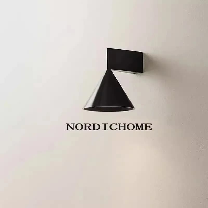 Lampada da parete da comodino per camera da letto minimalista italiana, nuovo design minimalista geometrico conico, lampada da corridoio con sfondo di fascia alta