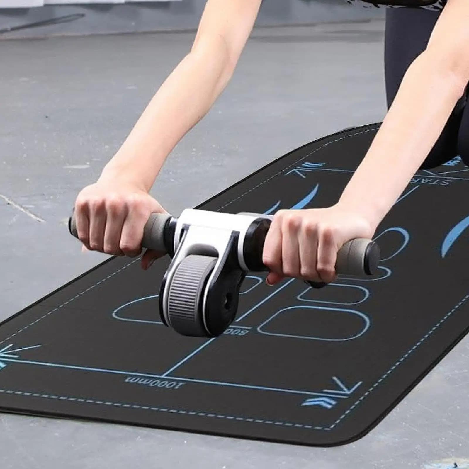 Exercise Mat with Roller Wheel, Yoga Mat, Non-slip Abdominal Knee Mat, Gym Mat for Jumping Rope Training, Home Pilates Training