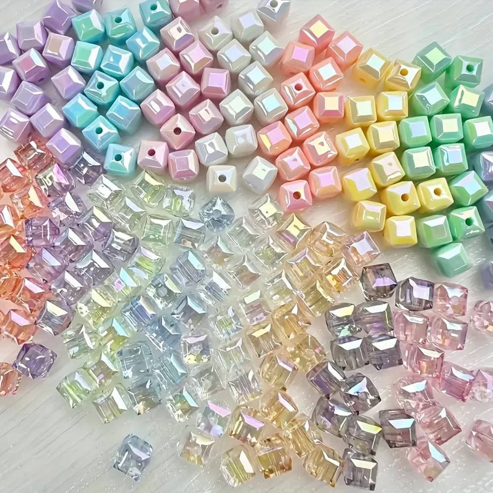 58 pezzi di perline acriliche quadrate colorate, adatte per la creazione di gioielli fai da te come bracciali, collane e altri accessori.