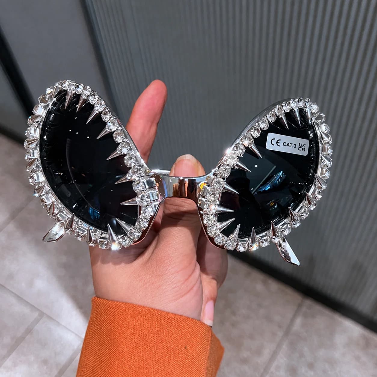 Spiked Eye Sunglasses Exquisite Punk Sunglasses Novelty Statement Shades Iridescent Alien Shape Sunglasses For Street Shooting