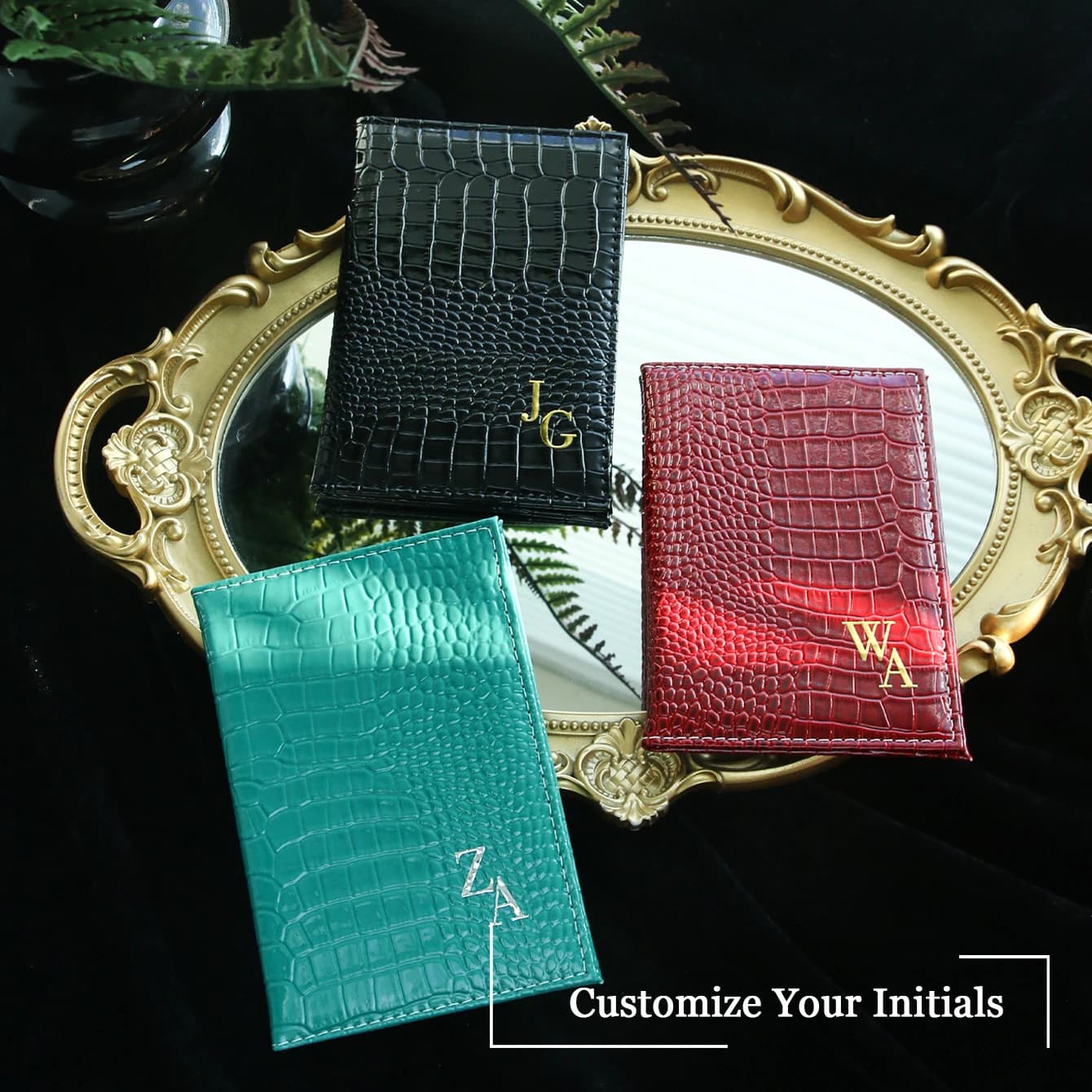 Custodia per passaporto con iniziali personalizzate Porta passaporto personalizzato in pelle di coccodrillo Fuax con monogramma dorato