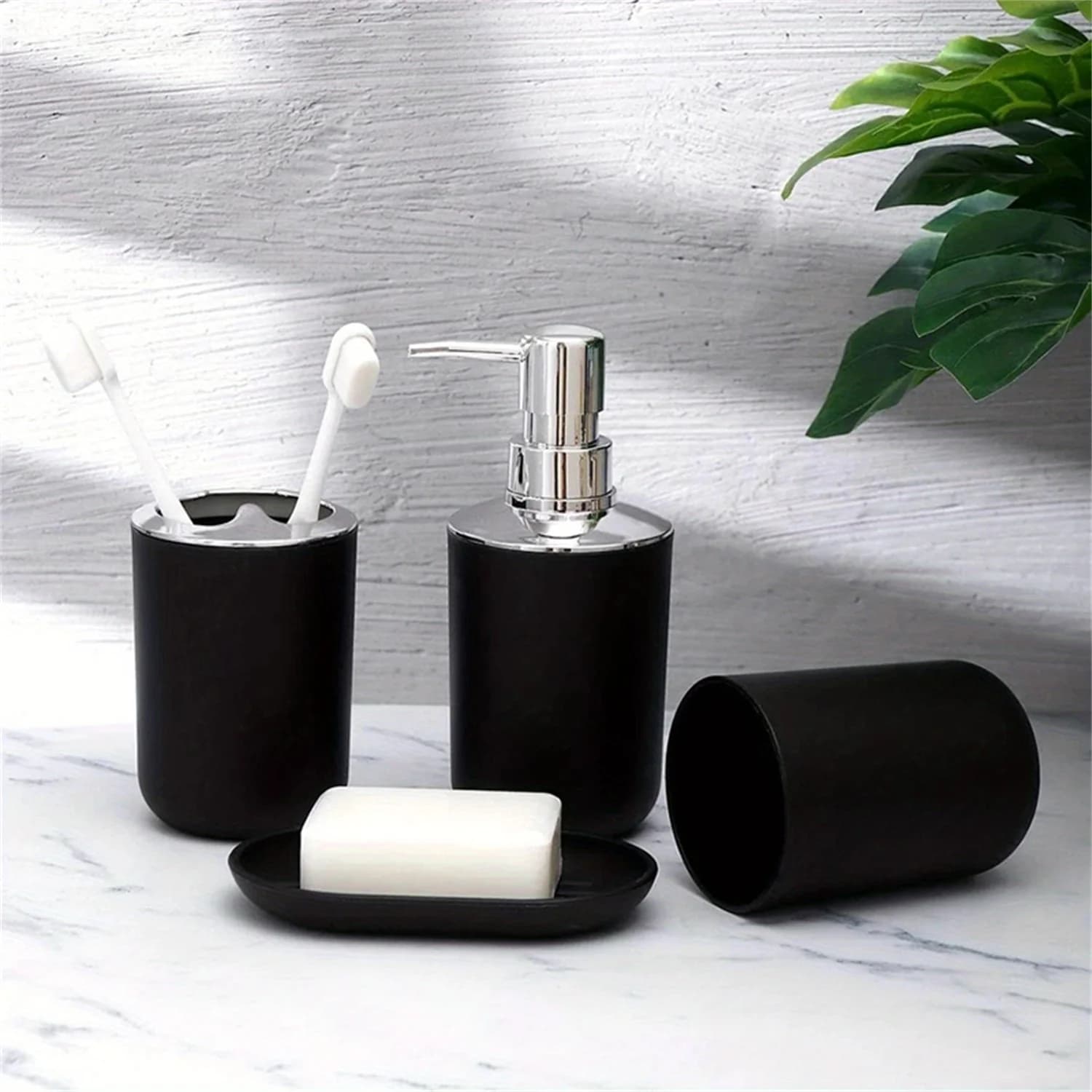 4 pezzi Set di accessori per il bagno Portaspazzolino moderno di lusso Portasapone Tazza Pompa per lozione Kit per decorazioni per la casa Forniture per il bagno domestico