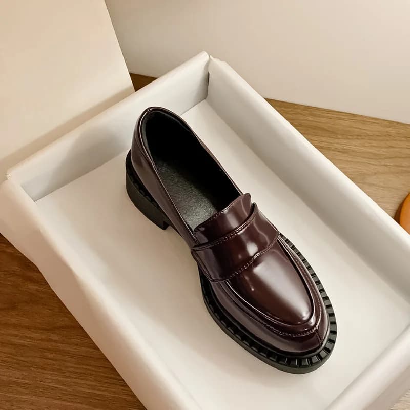 Mocassini classici con suola Lug da donna | Slip-on a punta tonda in pelle pieno fiore con grosso battistrada in gomma e supporto per l'arco plantare