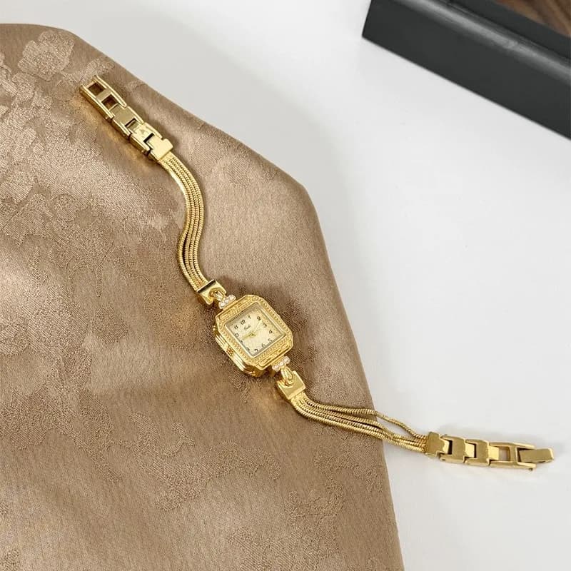 Orologio al quarzo in oro squisito di lusso Orologio da donna con quadrante quadrato alla moda con diamanti Orologio da donna semplice ed elegante regalo Reloj Mujer