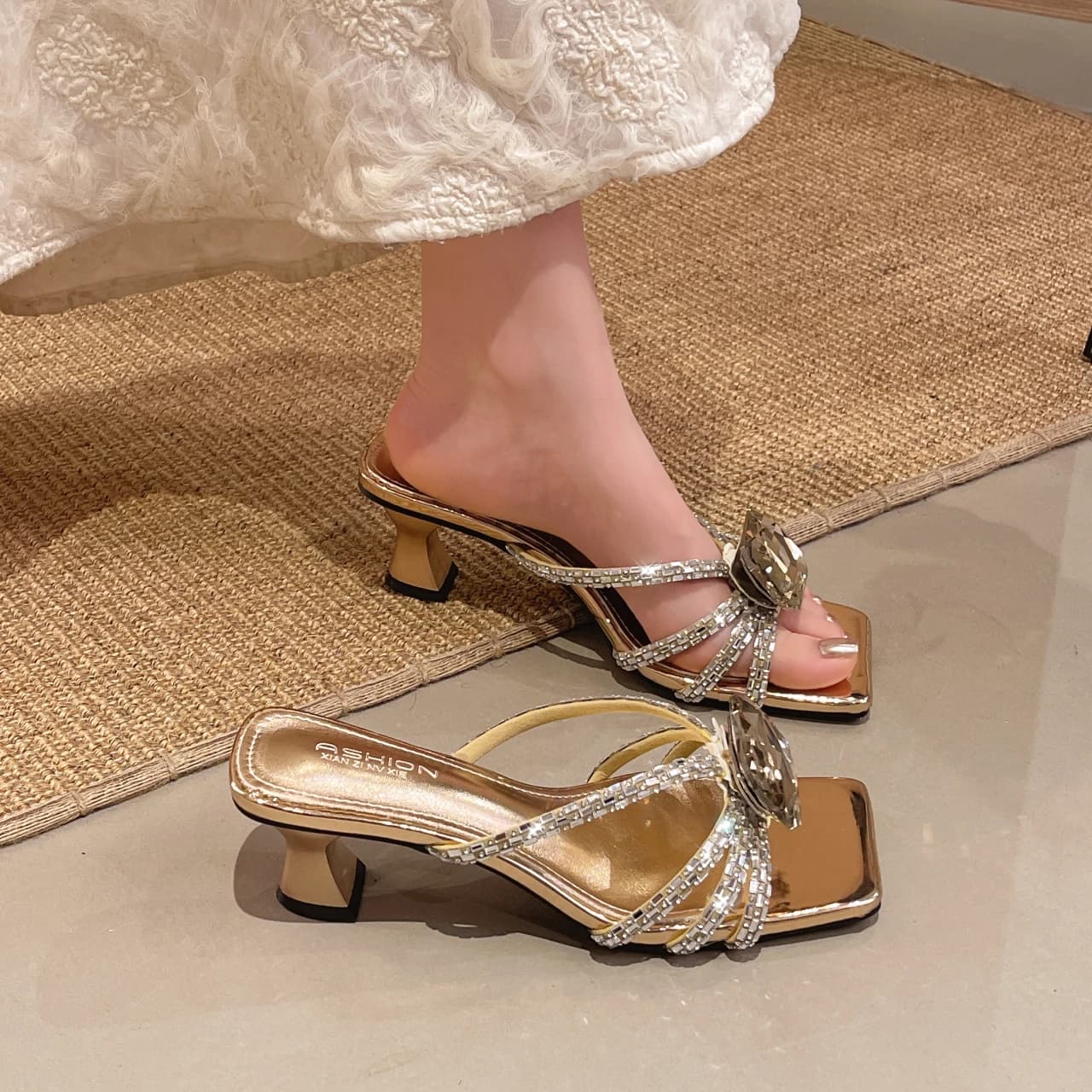 Nuovi Sandali da Donna con Tacco Grosso, Lussuosi e alla Moda, con Strass e Punta Quadrata, Scarpe Femminili Casual Comode con Tacco Alto