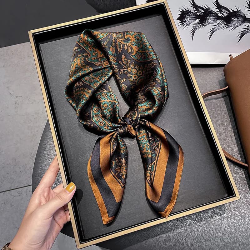 Sciarpa quadrata stampata in seta imitazione Sciarpa per la testa da donna Accessori moda multifunzionali Sciarpa per capelli