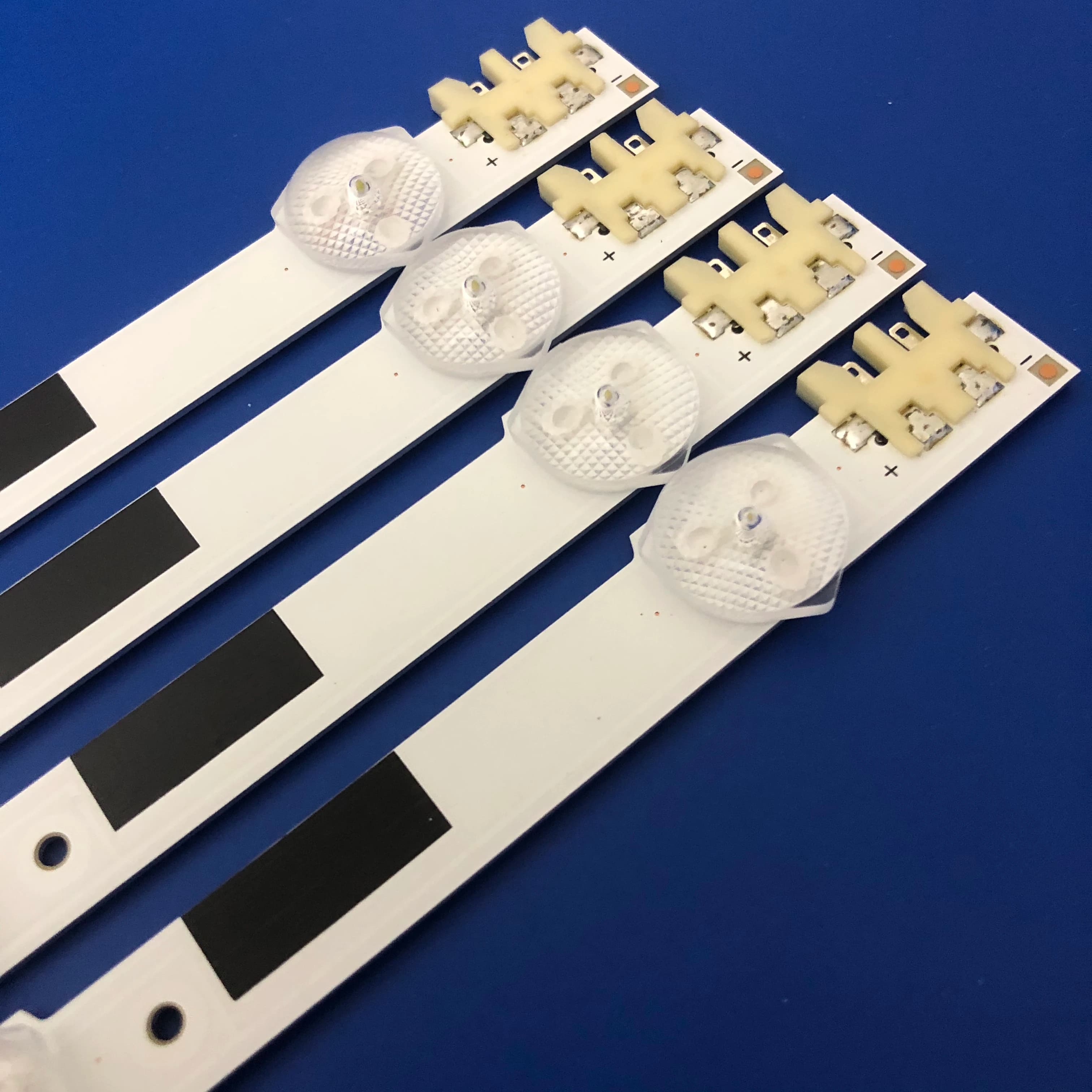 STRISCIA RETROILLUMINAZIONE A LED D2GE-280SC0-R3 2013SVS28H PER TV UE28F4000AS HG28EB670 UE28F4000 UE28F4000AW UE28F4000