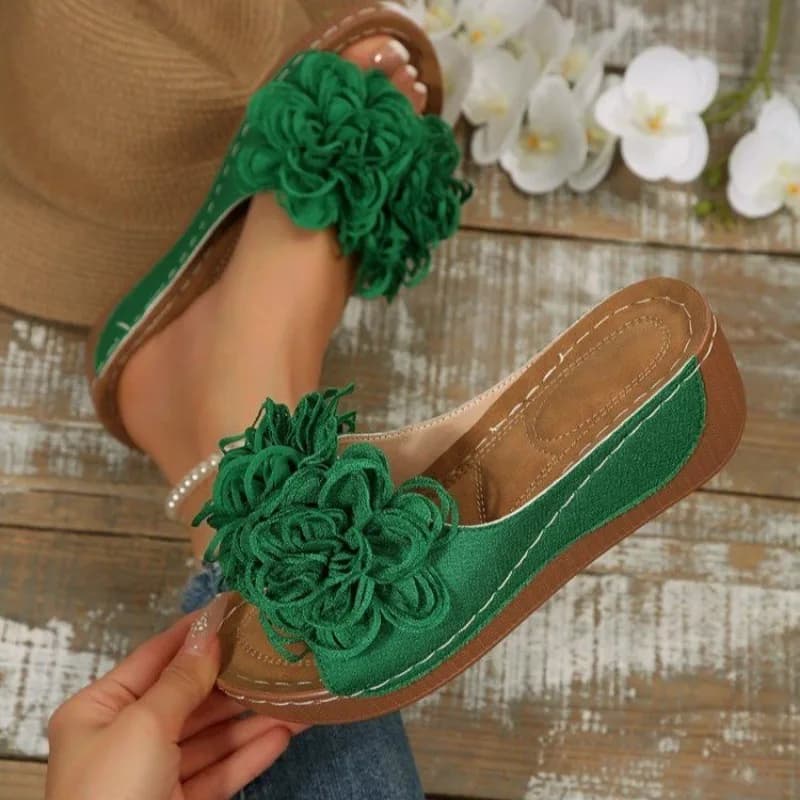 Ciabatte con Zeppa da Donna 2025 Nuove Ciabatte Estive Slip-on alla Moda Scarpe Comode con Fiori e Plateau da Donna