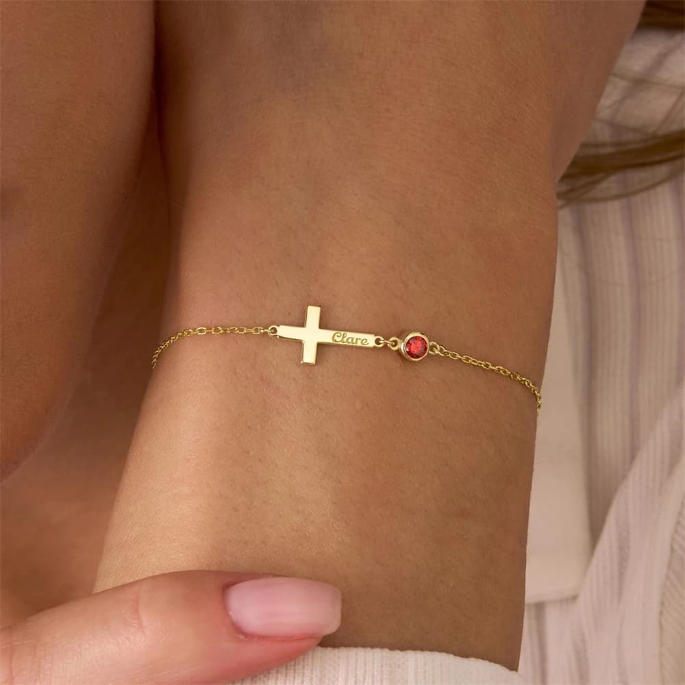 Braccialetto con Croce Incisa e Nome, Braccialetto Personalizzato con Pietra Portafortuna e Croce per Donne, Regalo Personalizzato per Prima Comunione, Gioiello per Battesimo da Ragazza