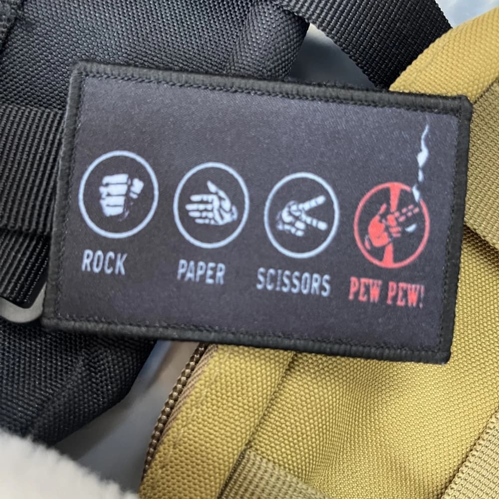 Forbici in pietra carta Pew Pew Patch Funny Morale Army Tactical Patch distintivo militare zaino Hook and Loop Printing Sticker