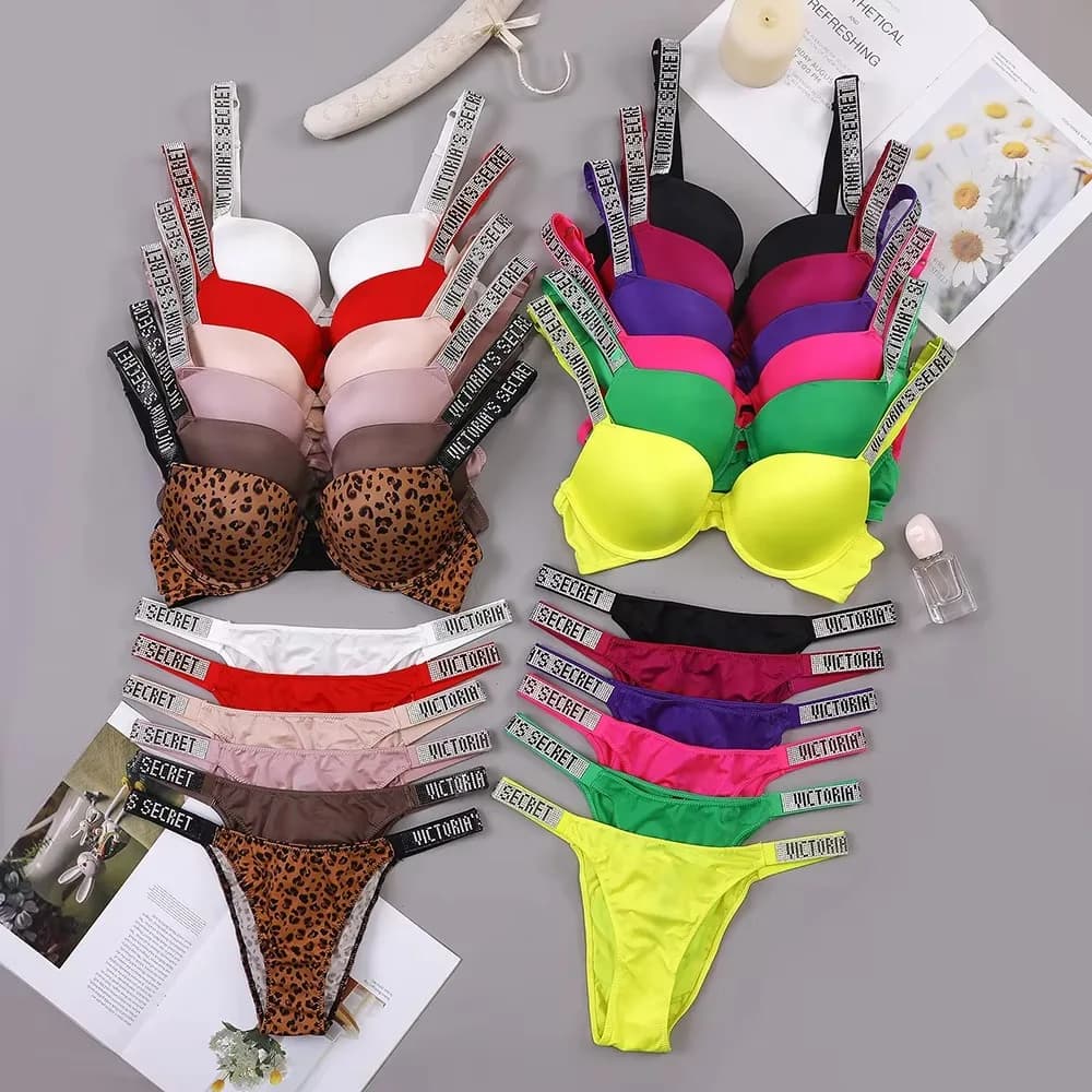 Nuovo Set di Lingerie Sexy Classico da Donna con Scollo a V, Reggiseno Regolabile con Pizzo Trasparente e Slip Coordinato