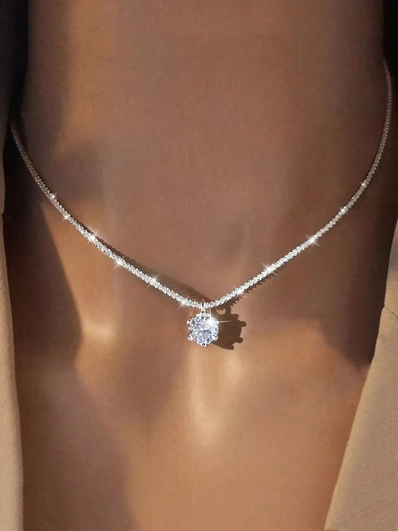 1pc Silver Single Diamond Small Pendant, Fashionable Copper Lock Clavicle Chain, High-Grade Short Necklace, Women's Daily Casual Accessory