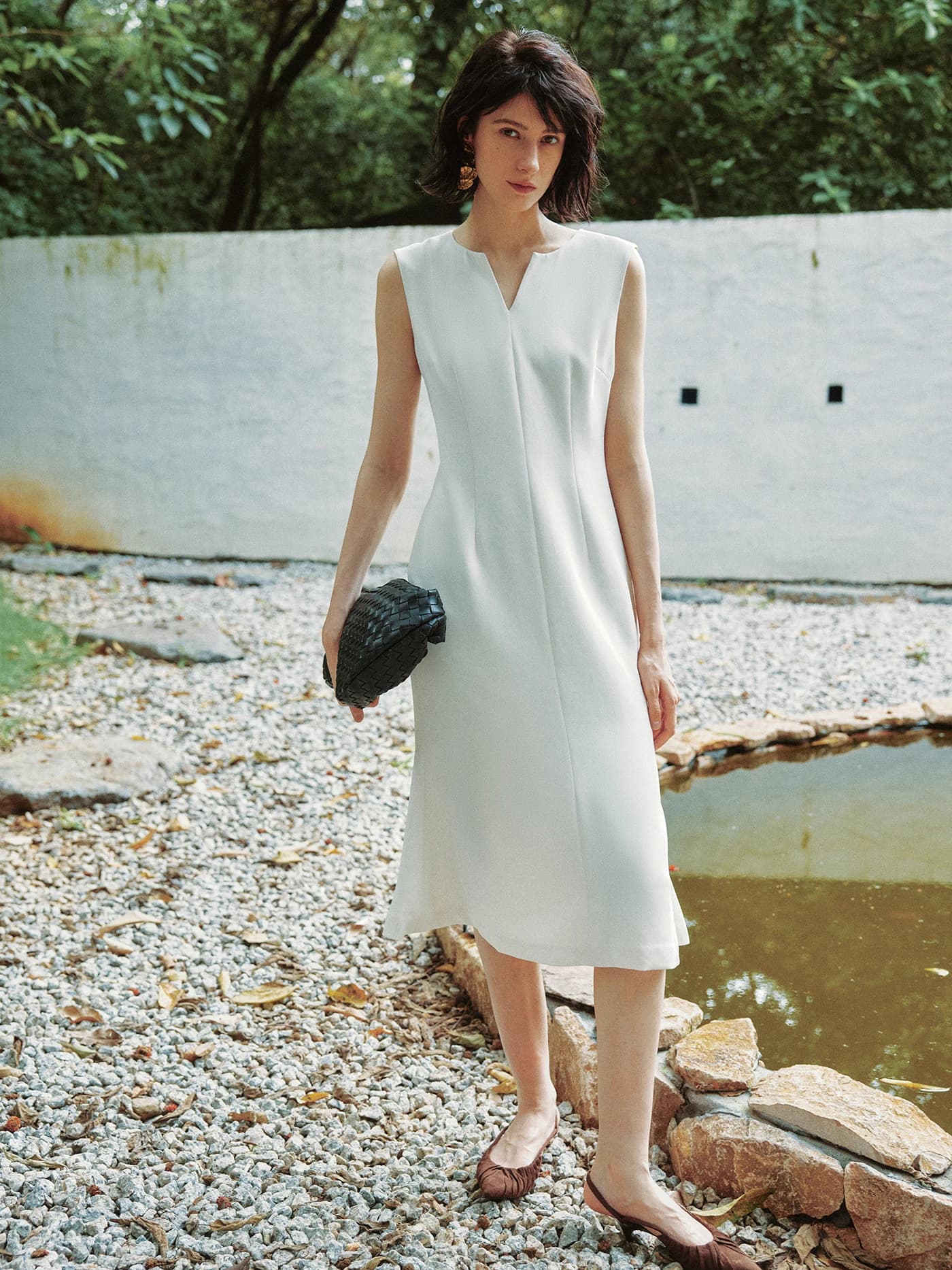 Abito a sirena scollo a V in acetato, casual ed elegante, con vita cinata, in misto poliestere di spessore medio