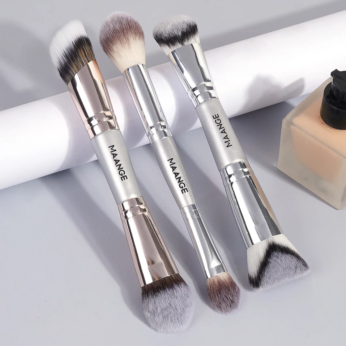 MAANGE 3PCS Pennelli per trucco a doppia testa per trucco impeccabile Pennello per fondotinta Correttore angolato Pennello per fard in polvere Strumenti di bellezza