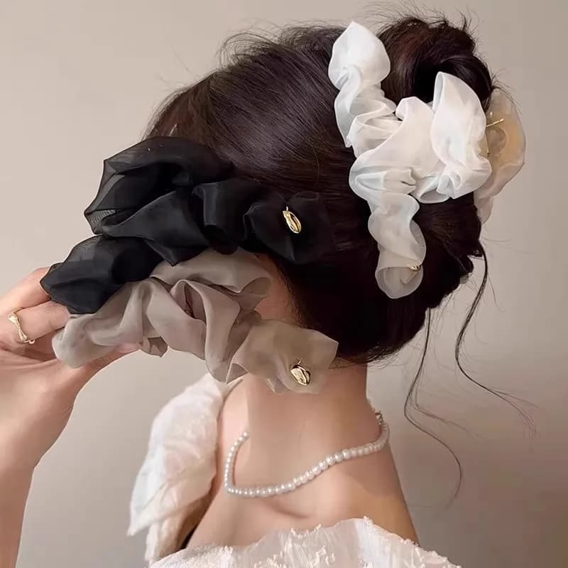 Fermaglio per capelli grande in rete plissettata effetto flash, stile lusso leggero, accessorio per capelli versatile e alla moda da donna.