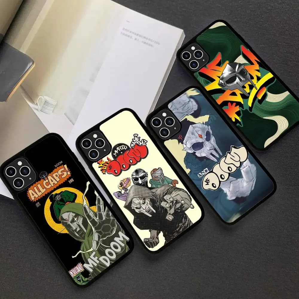 Cover per iPhone alla Moda MF DOOM per iPhone 11 12 13 14 15 Pro Max 17 16 Plus, Cover Posteriore Rigida in PC+TPU