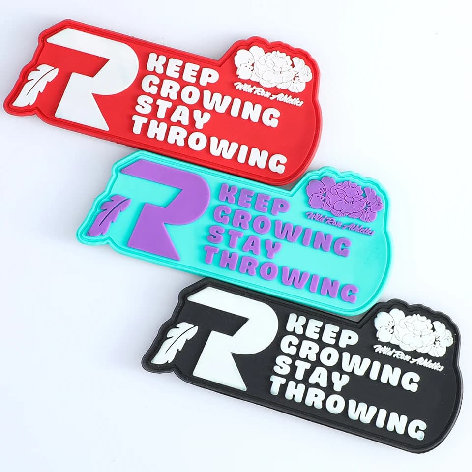 Toppe in gomma PVC personalizzate con supporto a gancio e anello Logo in rilievo Toppe in PVC morbido 3D per abbigliamento