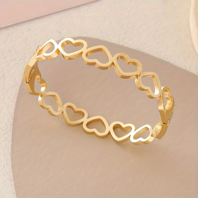 Elegant Bohemian Chic Heart-Shaped Hollow Women's Bracelet - Stainless Steel, Perfect for Everyday Wear and Special Occasions, Bohemian Style, Pippi