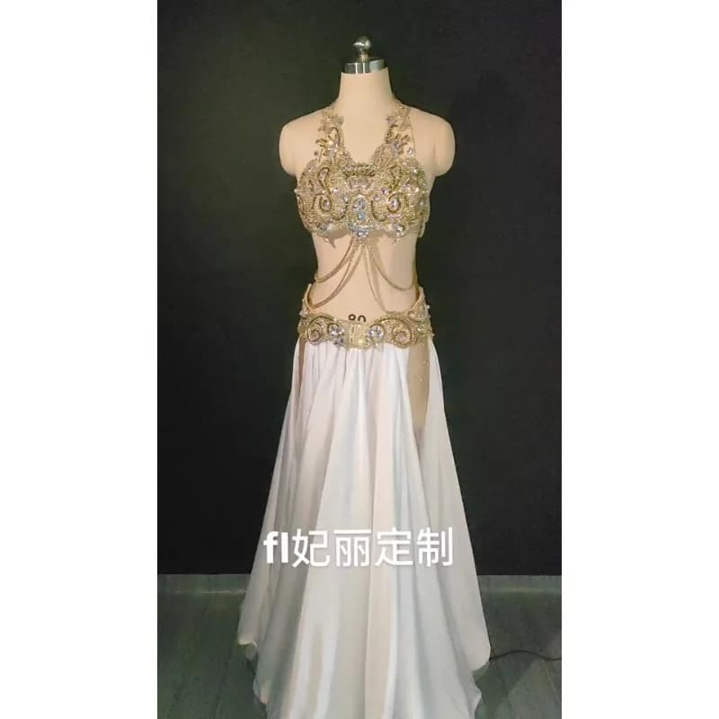 Costumi di danza del ventre personalizzati Abbigliamento da competizione per spettacoli Gonna lunga con cintura per reggiseno da donna in oro pieno di diamanti pesanti